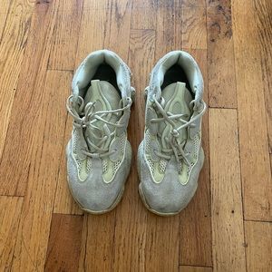 Yeezy original sneakers sz 10 fits like 9 or 9.5